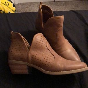 Report Shoes - Women’s low cut boots. Report Shoes - Women’s low cut boots.